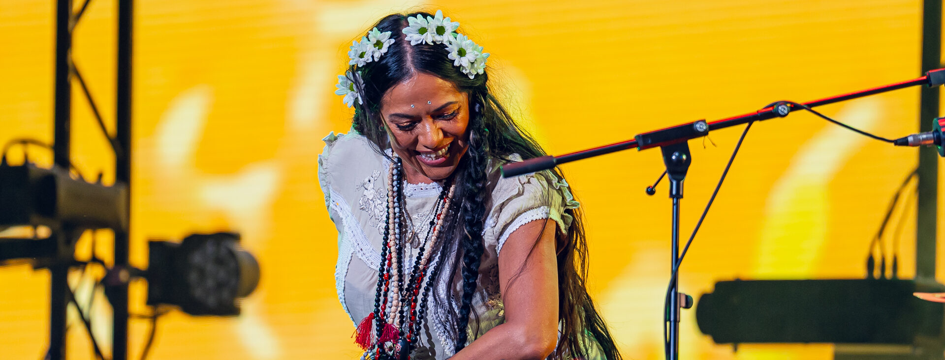 Breve presentación de Lila Downs en Starlite 