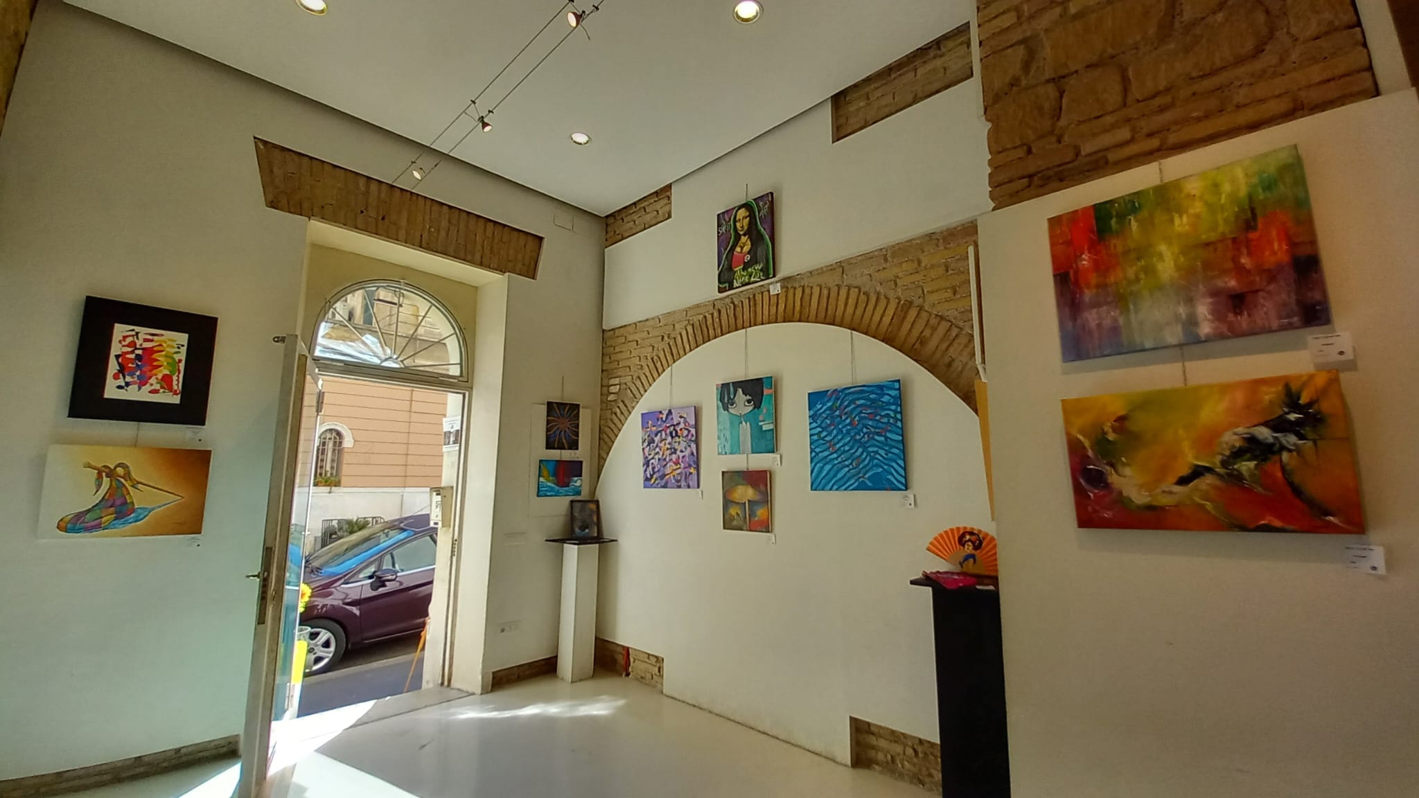 Senza Confini recibe arte español e internacional de treinta artistas liderado por Sun Art 